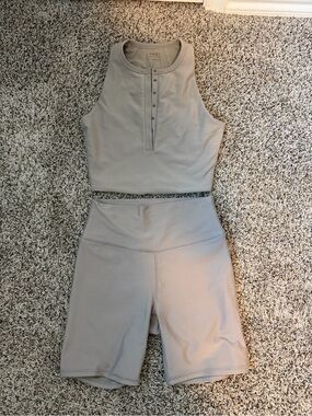 ⚡️Abercrombie YPB Taupe High-Waist Bike Shorts & Snap-Henley Crop Top Set